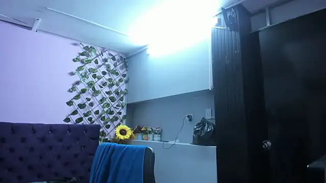 Yaluz_Naugthy webcam