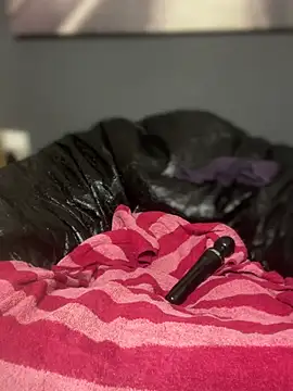 Webcam Model (SEXaddictCANDY10)  is live.Free join now!