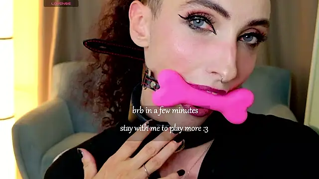 Queen_of_tease's room