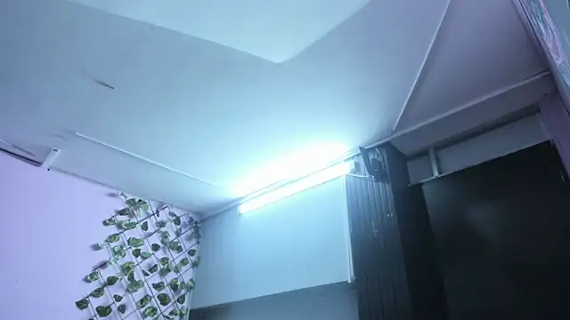 Yaluz_Naugthy webcam