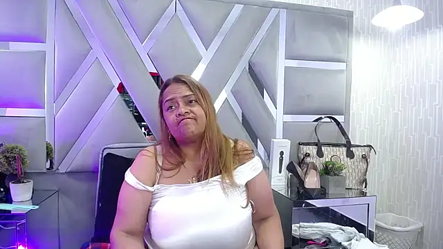 MonzerratBoyer webcam