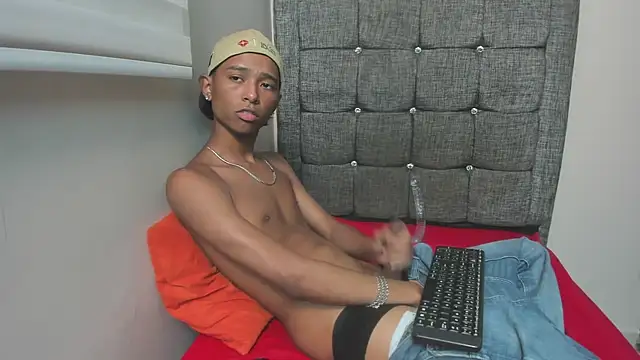 Little_Twink19x webcam