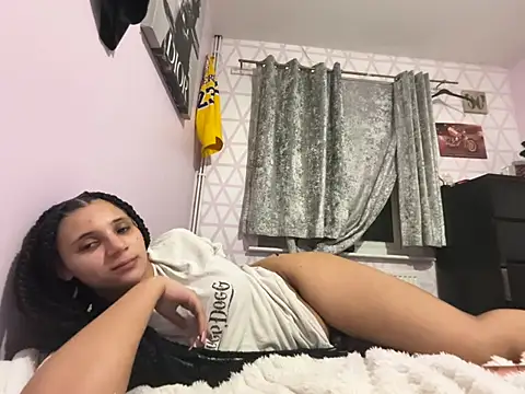 ravennoirr - RavenNoirr's free webcam - UK Sex Cams