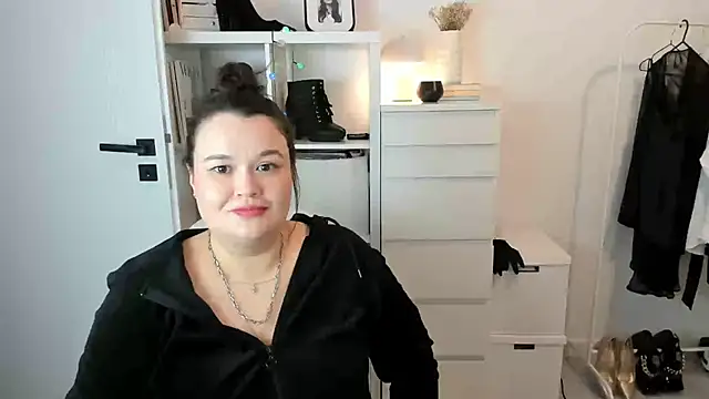 HollyDanceSoul webcam