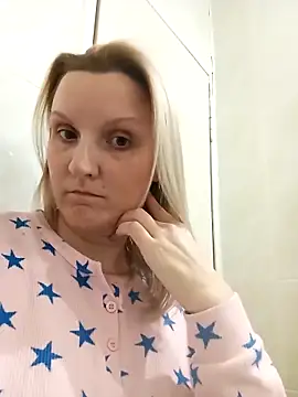 SusanGold9211 webcam