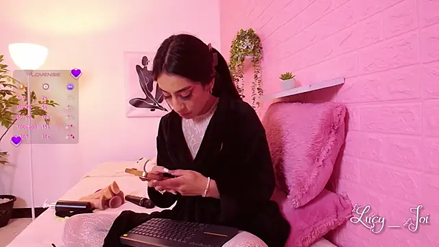 Lucyanajoi webcam