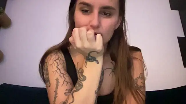 MilaHornyGirl webcam