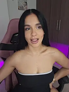 Webcam Model (heyshaa)  is live.Free join now!