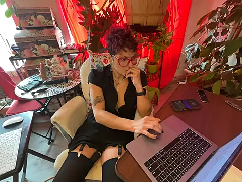 Webcam Model (kinkycanner)  is live.Free join now!