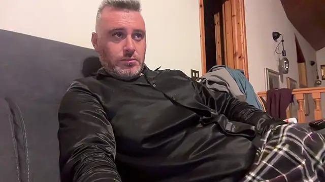 marcovik1 (Ask my age) - sega e cum