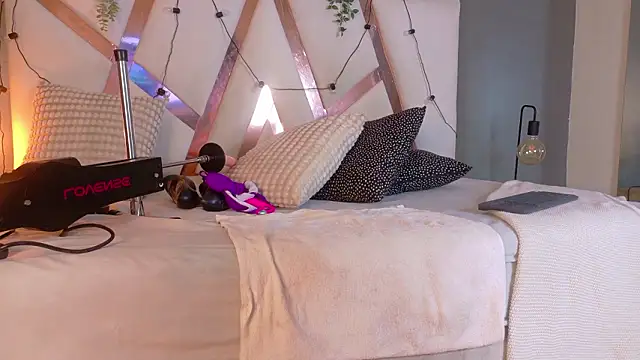 selenegibson__ - SeleneGibson__'s free webcam - UK Sex Cams