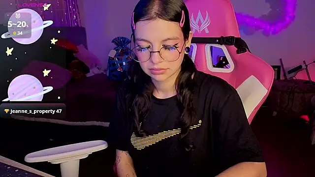 larah_uwu webcam