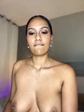 Webcam Model (MiilaBlake)  is live.Free join now!