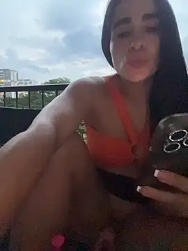 Webcam Model (RoseOnYou)  is live.Free join now!