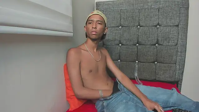 Little_Twink19x webcam