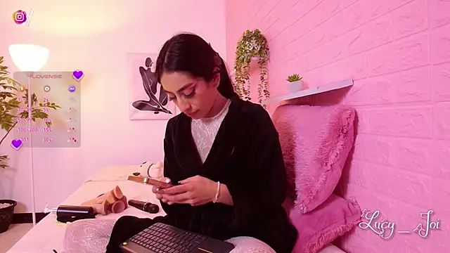 Lucyanajoi webcam