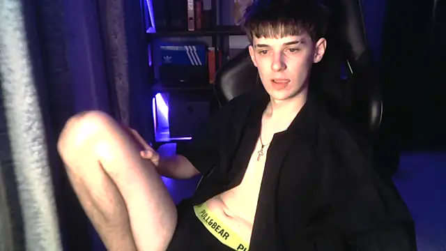 sweet_dude (M twink) - lie down and spread legs