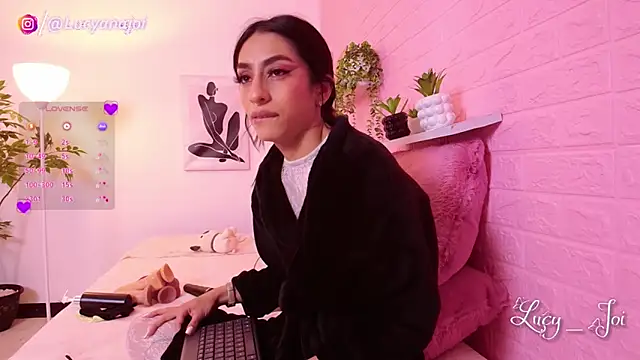 Lucyanajoi webcam