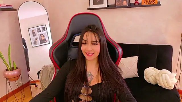 EmmyEvans1 live sex cam