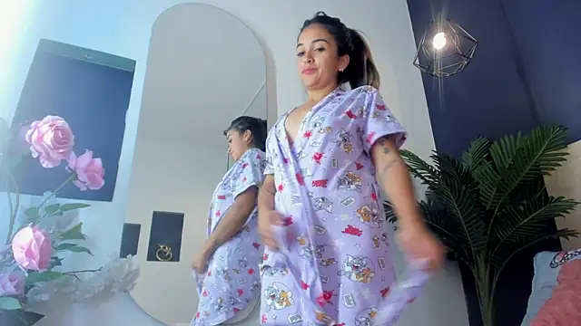 violet_giraldo webcam