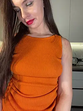 CurlyLara Live Webcam on Stripchat