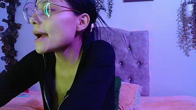 valkiry_ webcam stripchat model stream image