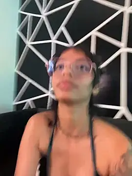 Webcam Model (TweetiePieXXX)  is live.Free join now!