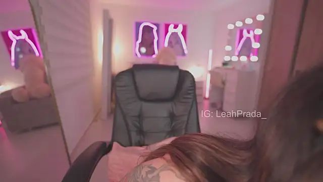 LeahPrada_ webcam