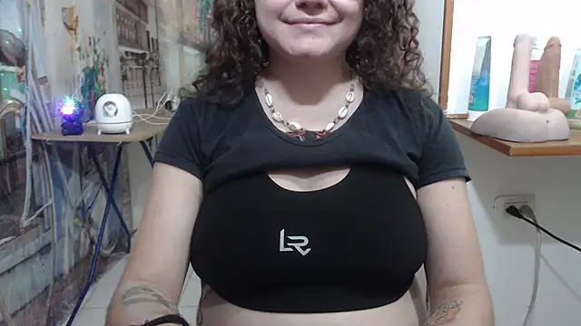 curly_greeneyed webcam