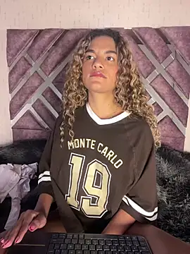 Webcam Model (AngelPinkk_)  is live.Free join now!