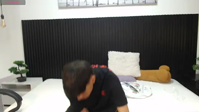 draxblade09 (M twink) - masturbate me and drip milk on my abs