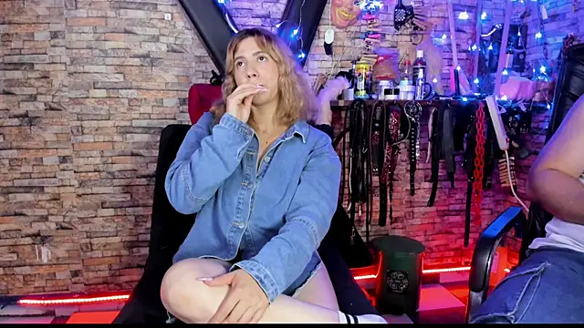 Liltildeman_moon webcam