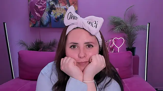 Hennessy_bunny webcam