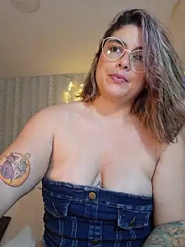 Juliietha_servas webcam