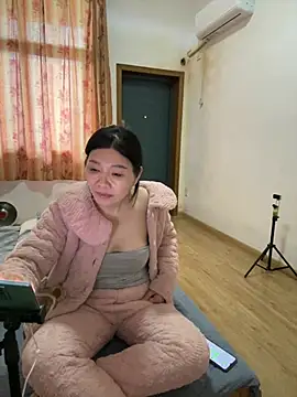 美女xiiuuff18在线直播