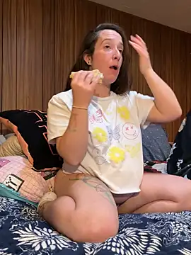 Mini_And_The_Bear webcam