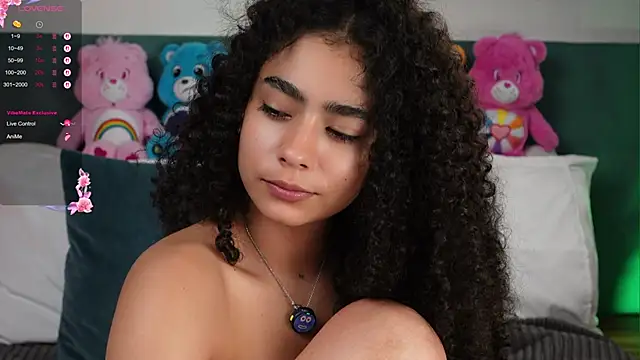 Victoria_Curly webcam