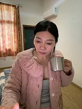 美女xiiuuff18在线直播