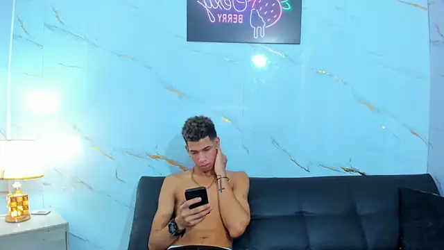 Little_nicoll webcam