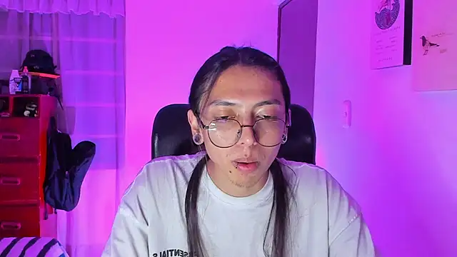 _astrea_ - _Astrea_'s free webcam - UK Sex Cams