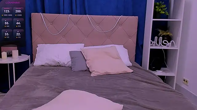 Janie_JJ_Curvie webcam