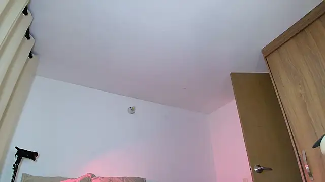 sara_ts_fox - SARA_TS_FOX's free webcam - UK Sex Cams