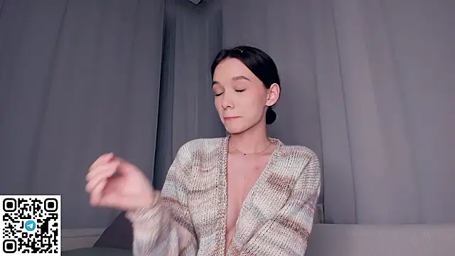 rina_tv (F teen) - pinch nipples