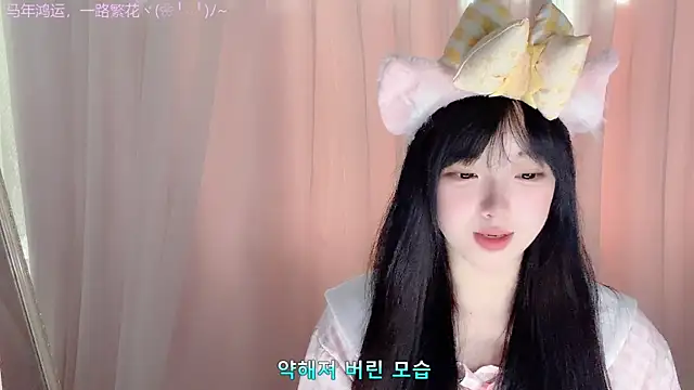 美女LovelyXiaoYi在线直播