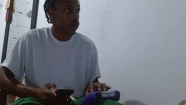 Larry-n-clouds webcam