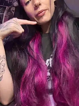 MissMidnightUK webcam