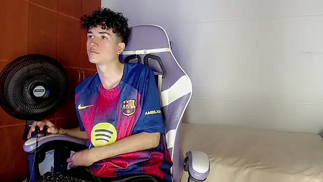 johnny_cagee_ (M twink) - toy control x 5 min