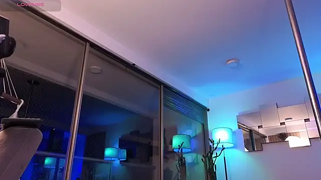 mandi4pole_ - Mandi4pole_'s free webcam - UK Sex Cams