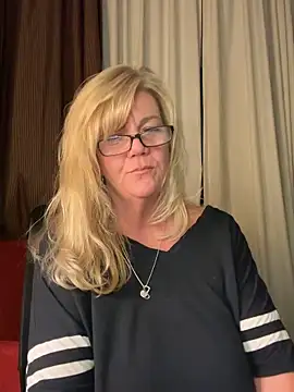 lenaxox (F mature) - Tits out