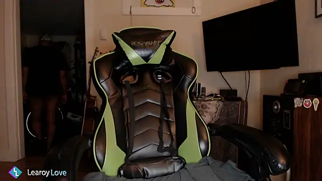 Learoy_Love webcam